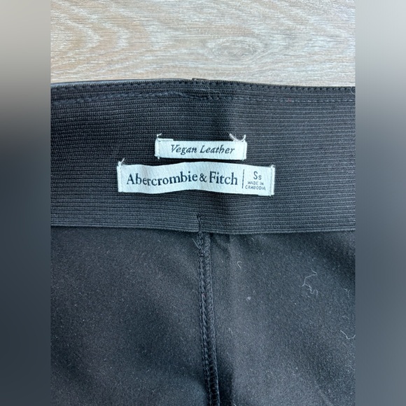 Abercrombie & Fitch Vegan Leather Pants. Size S Short. Nearly new condition. - Picture 5 of 6